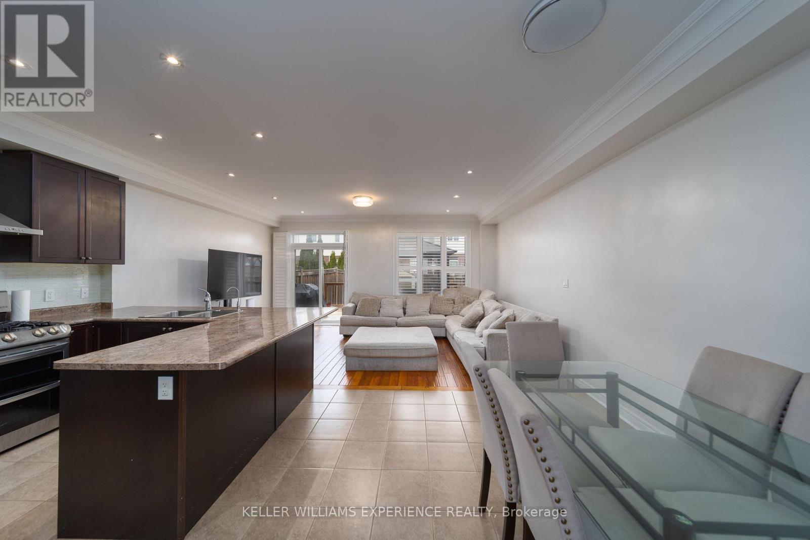 6 Weaver Terrace, New Tecumseth (Tottenham), Ontario  L0G 1W0 - Photo 4 - N12538312