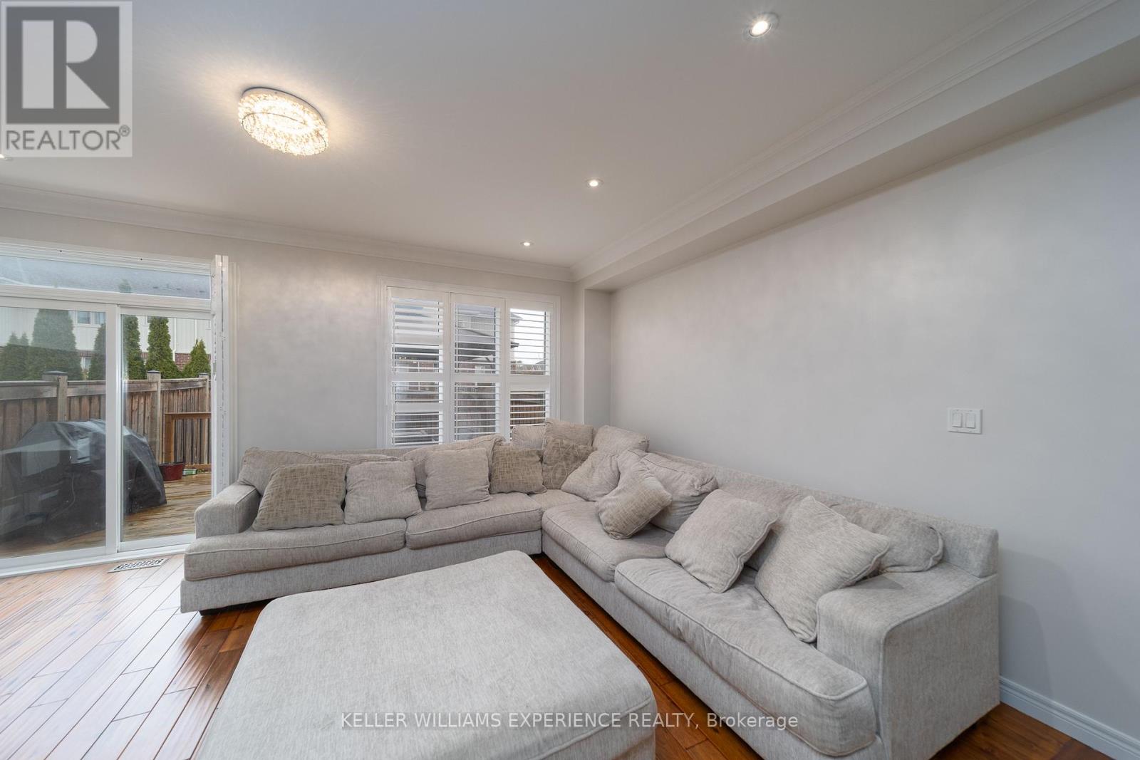 6 Weaver Terrace, New Tecumseth (Tottenham), Ontario  L0G 1W0 - Photo 5 - N12538312