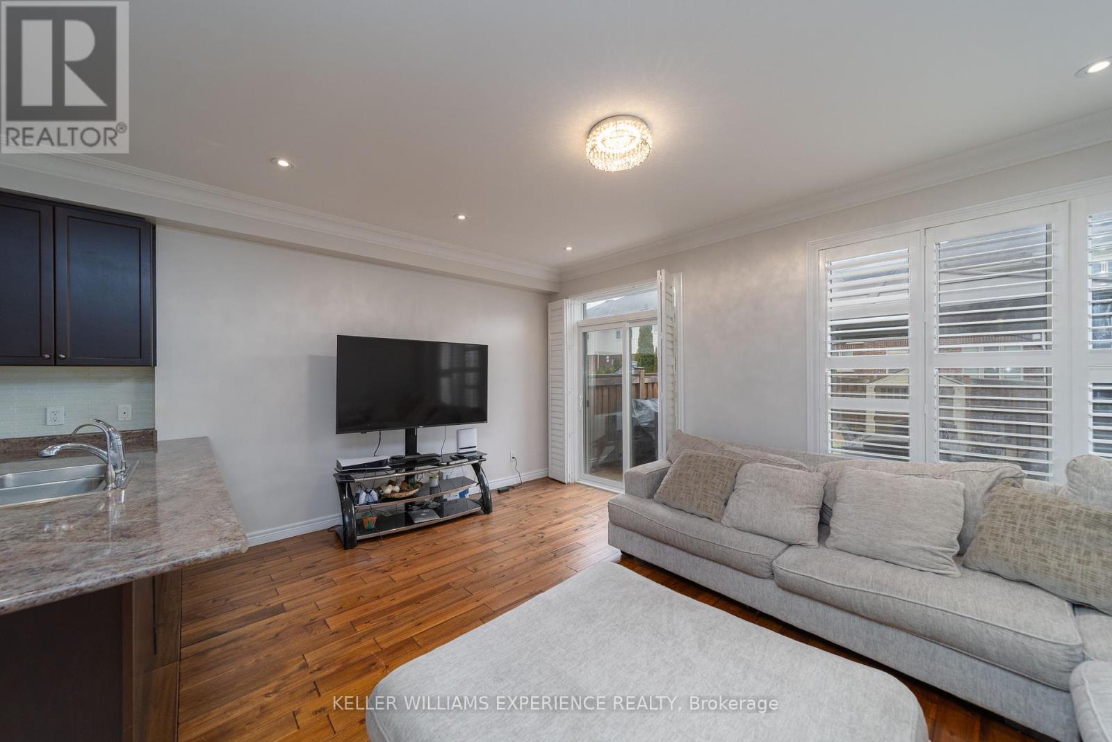 6 Weaver Terrace, New Tecumseth (Tottenham), Ontario  L0G 1W0 - Photo 6 - N12538312