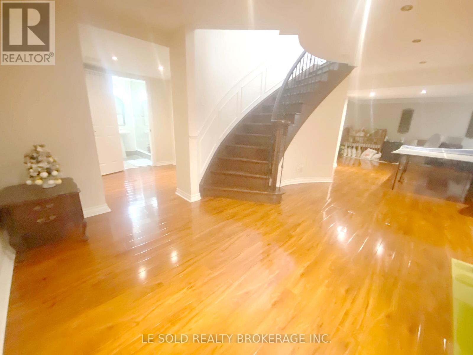 Bsmt Room - 347 Fern Avenue, Richmond Hill, Ontario  L4C 8P6 - Photo 9 - N12538362