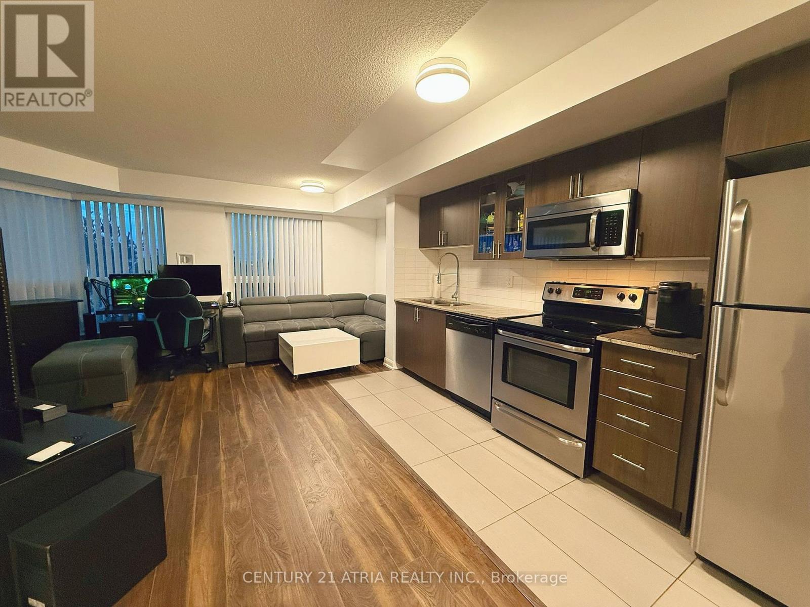 310 - 75 Norman Bethune Avenue, Richmond Hill, Ontario  L4B 0B6 - Photo 3 - N12538372