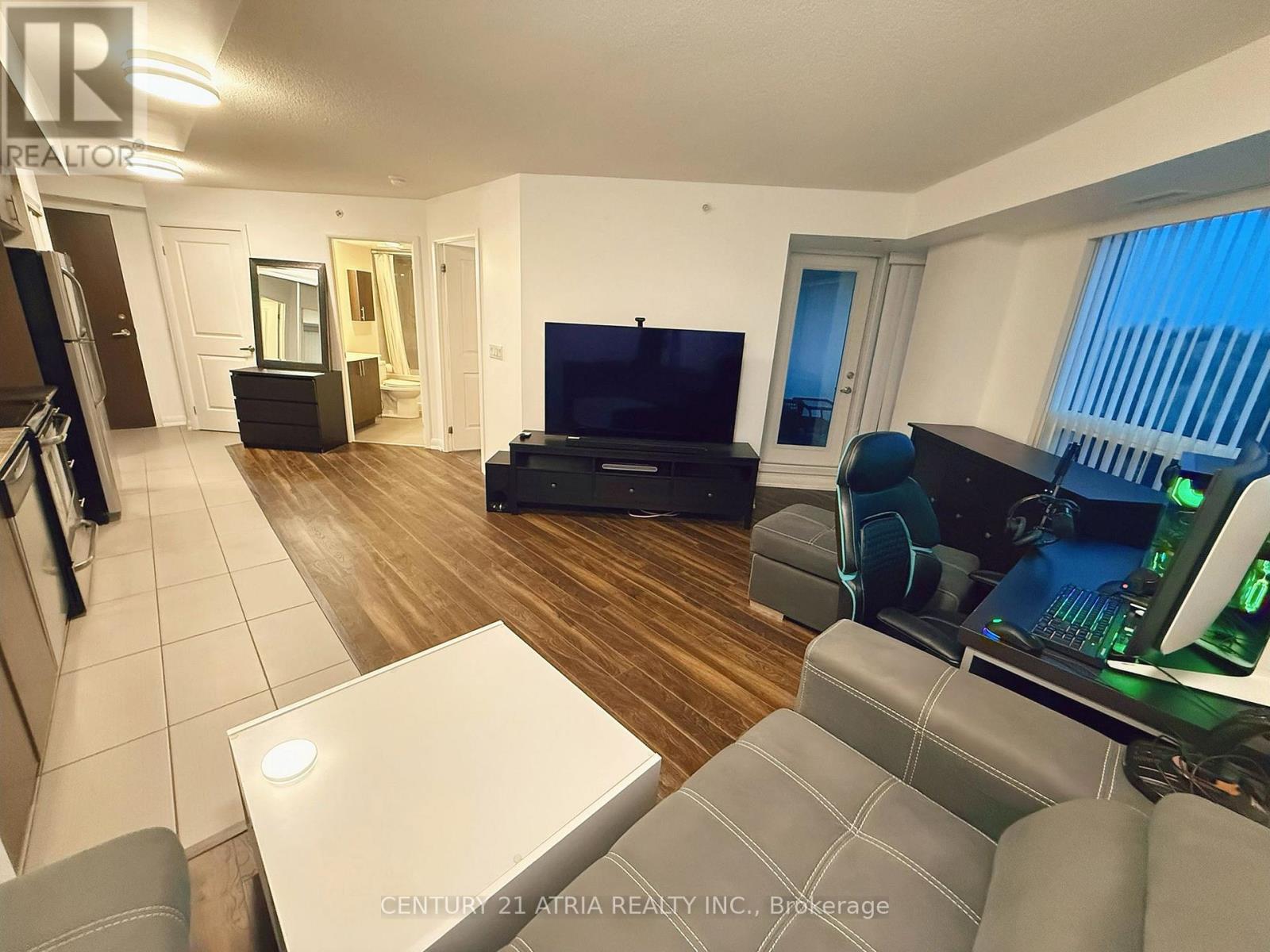 310 - 75 Norman Bethune Avenue, Richmond Hill, Ontario  L4B 0B6 - Photo 4 - N12538372