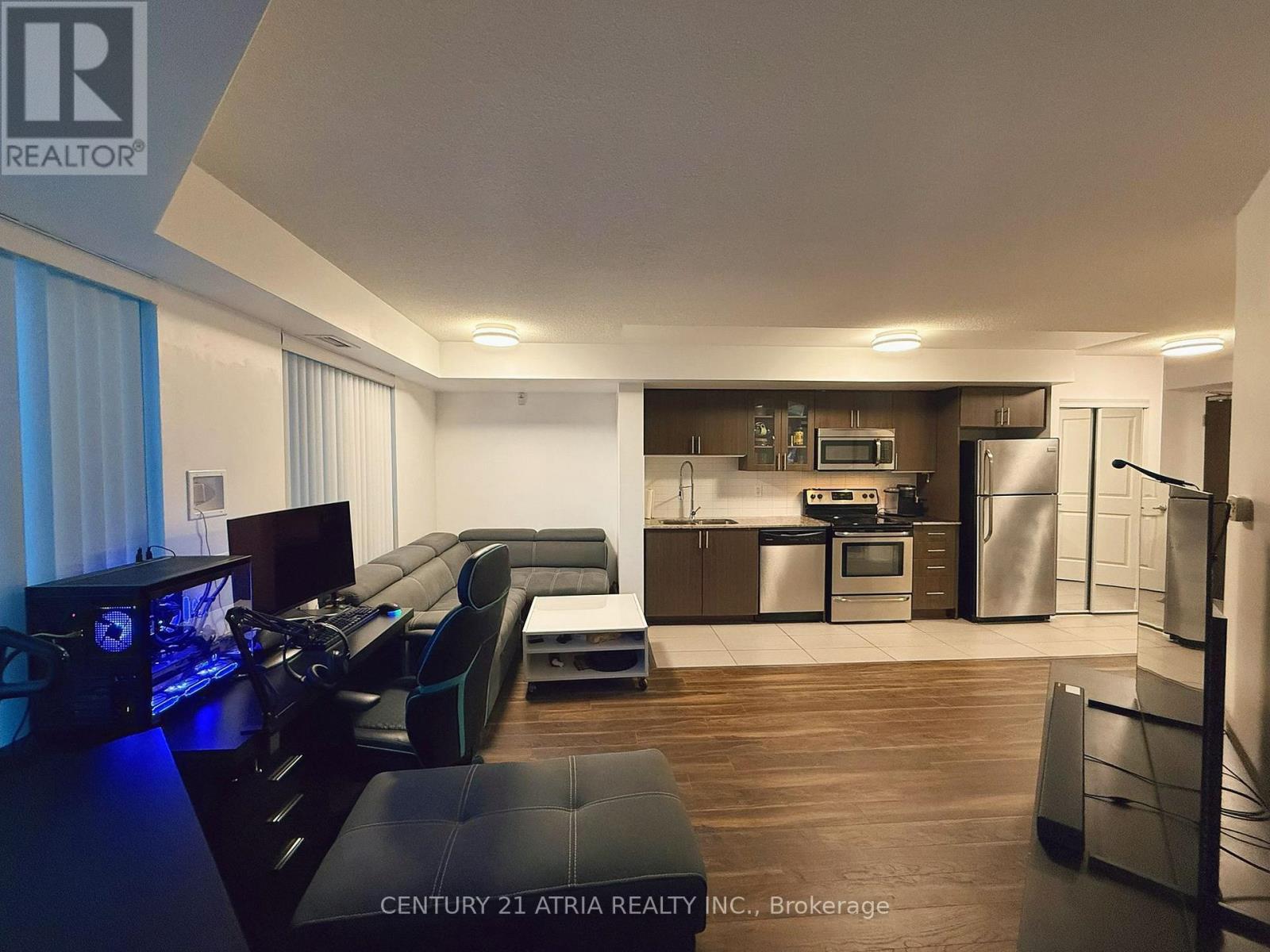 310 - 75 Norman Bethune Avenue, Richmond Hill, Ontario  L4B 0B6 - Photo 5 - N12538372