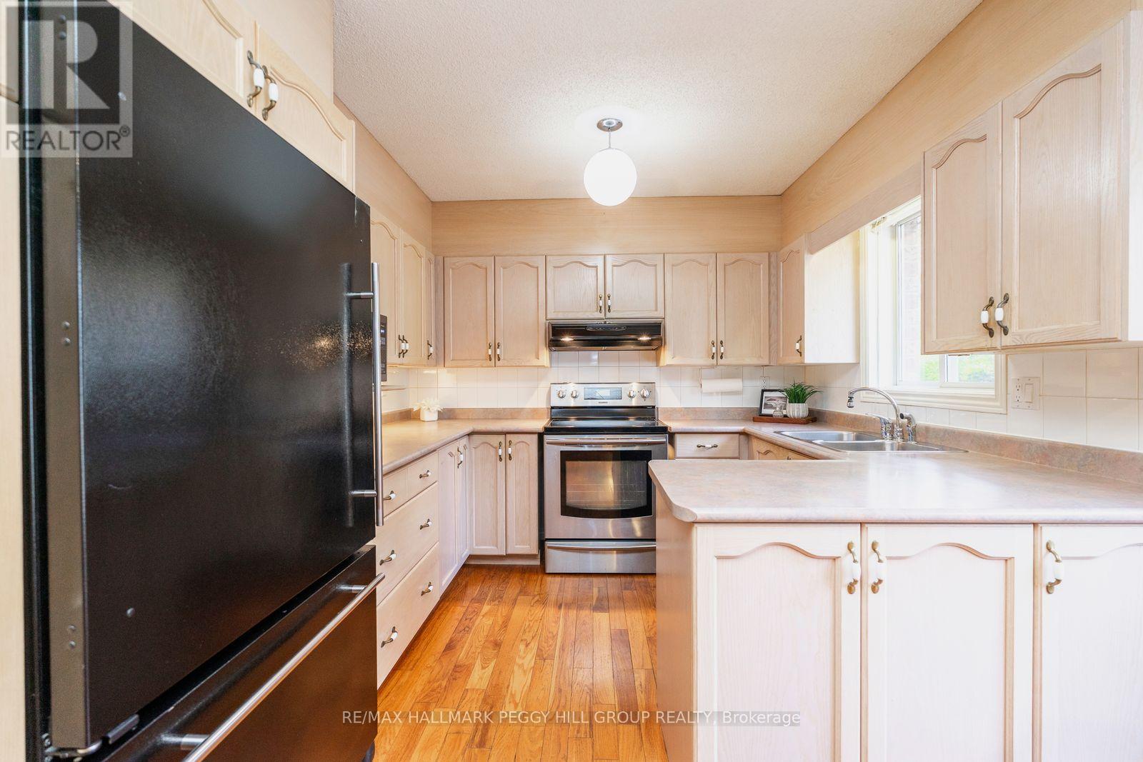 1992 Annecca Street, Innisfil, Ontario  L9S 1W8 - Photo 8 - N12538382