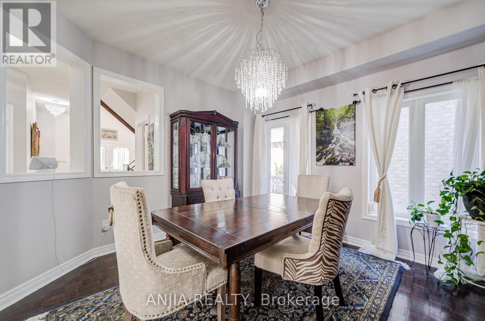 384 Highglen Avenue, Markham, Ontario  L3S 4J3 - Photo 11 - N12538450