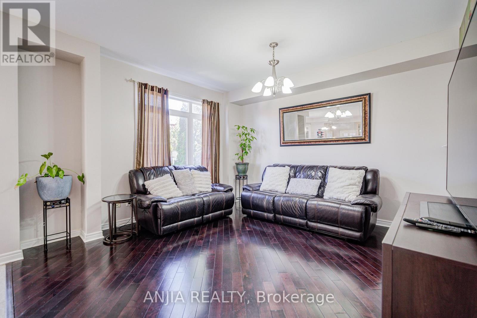 384 Highglen Avenue, Markham, Ontario  L3S 4J3 - Photo 14 - N12538450