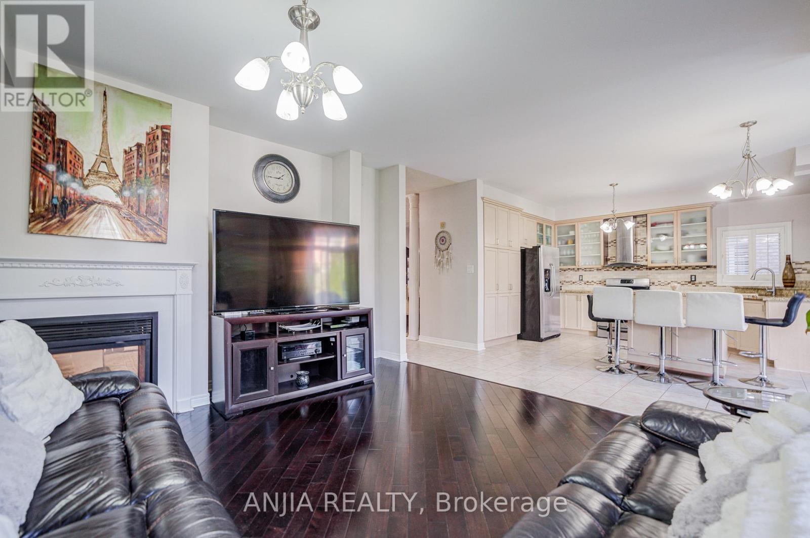 384 Highglen Avenue, Markham, Ontario  L3S 4J3 - Photo 15 - N12538450