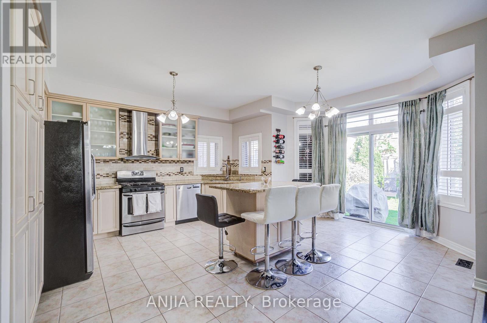 384 Highglen Avenue, Markham, Ontario  L3S 4J3 - Photo 18 - N12538450