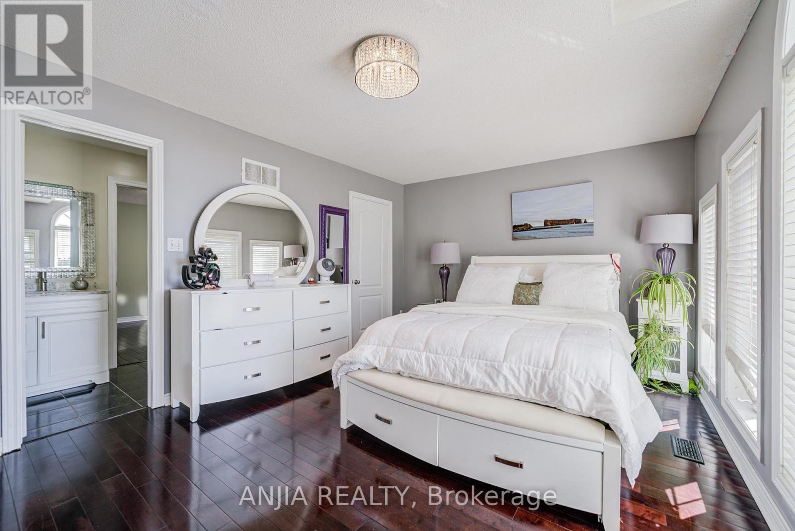 384 Highglen Avenue, Markham, Ontario  L3S 4J3 - Photo 27 - N12538450