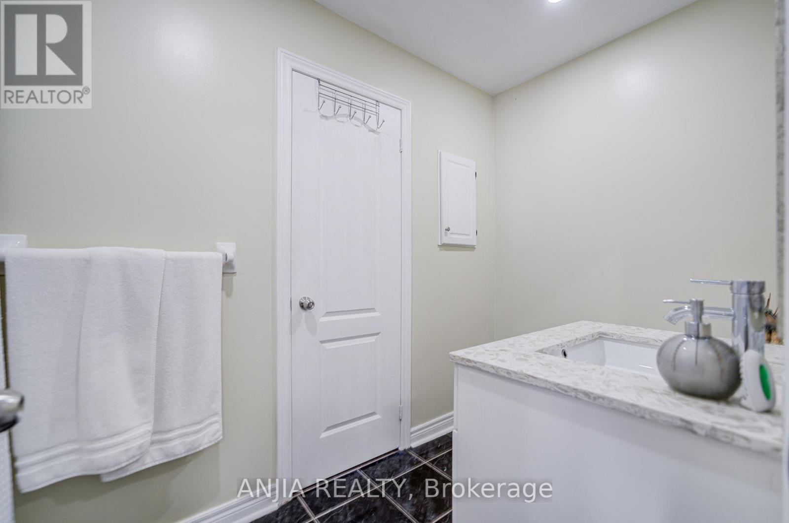 384 Highglen Avenue, Markham, Ontario  L3S 4J3 - Photo 29 - N12538450