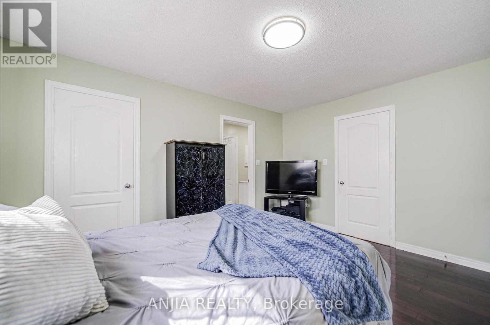 384 Highglen Avenue, Markham, Ontario  L3S 4J3 - Photo 32 - N12538450