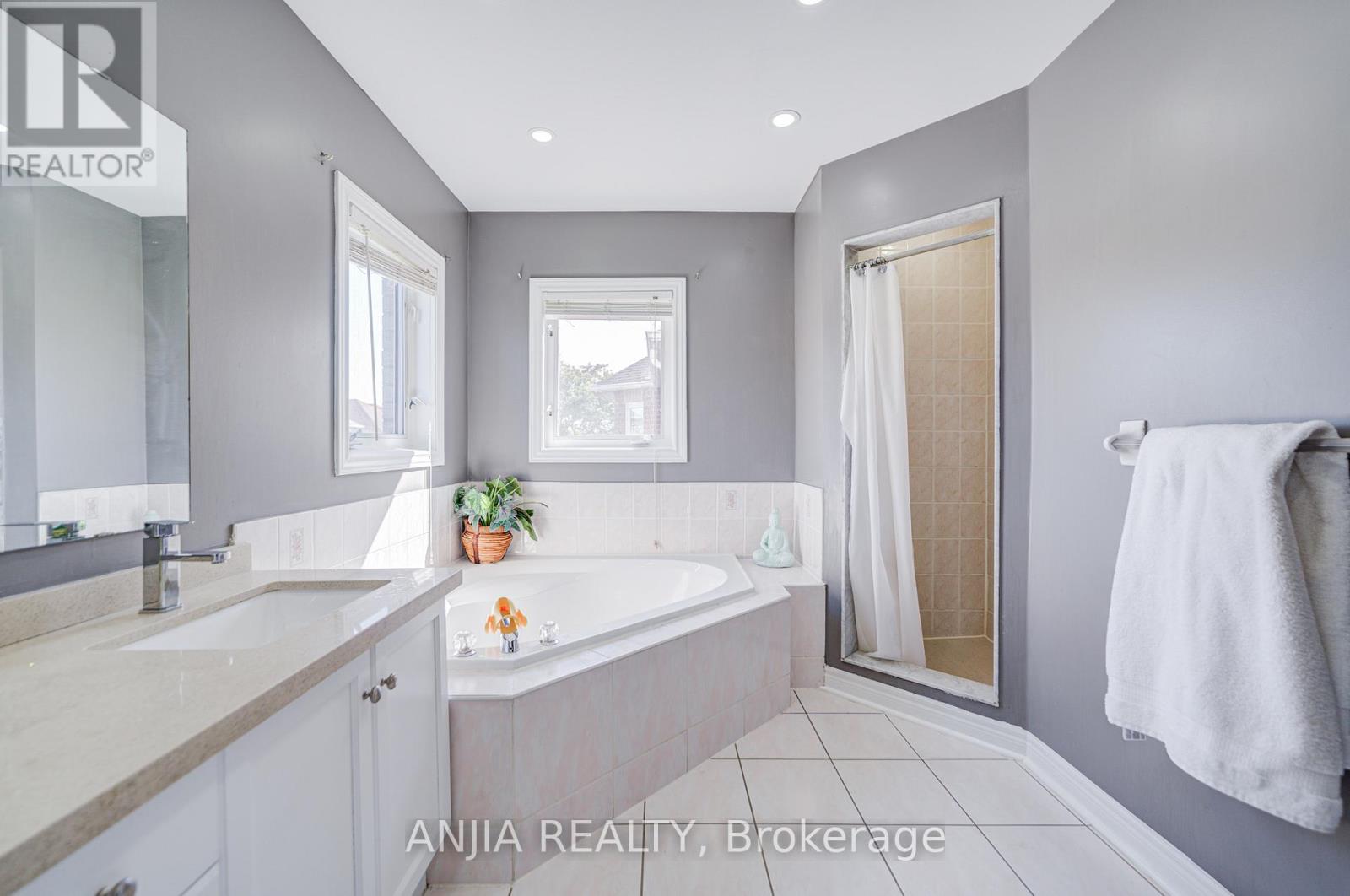 384 Highglen Avenue, Markham, Ontario  L3S 4J3 - Photo 43 - N12538450