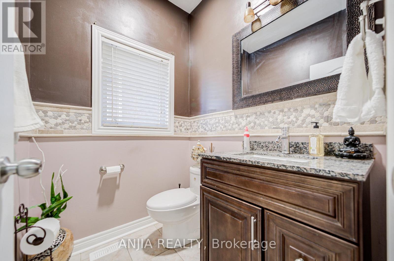 384 Highglen Avenue, Markham, Ontario  L3S 4J3 - Photo 5 - N12538450