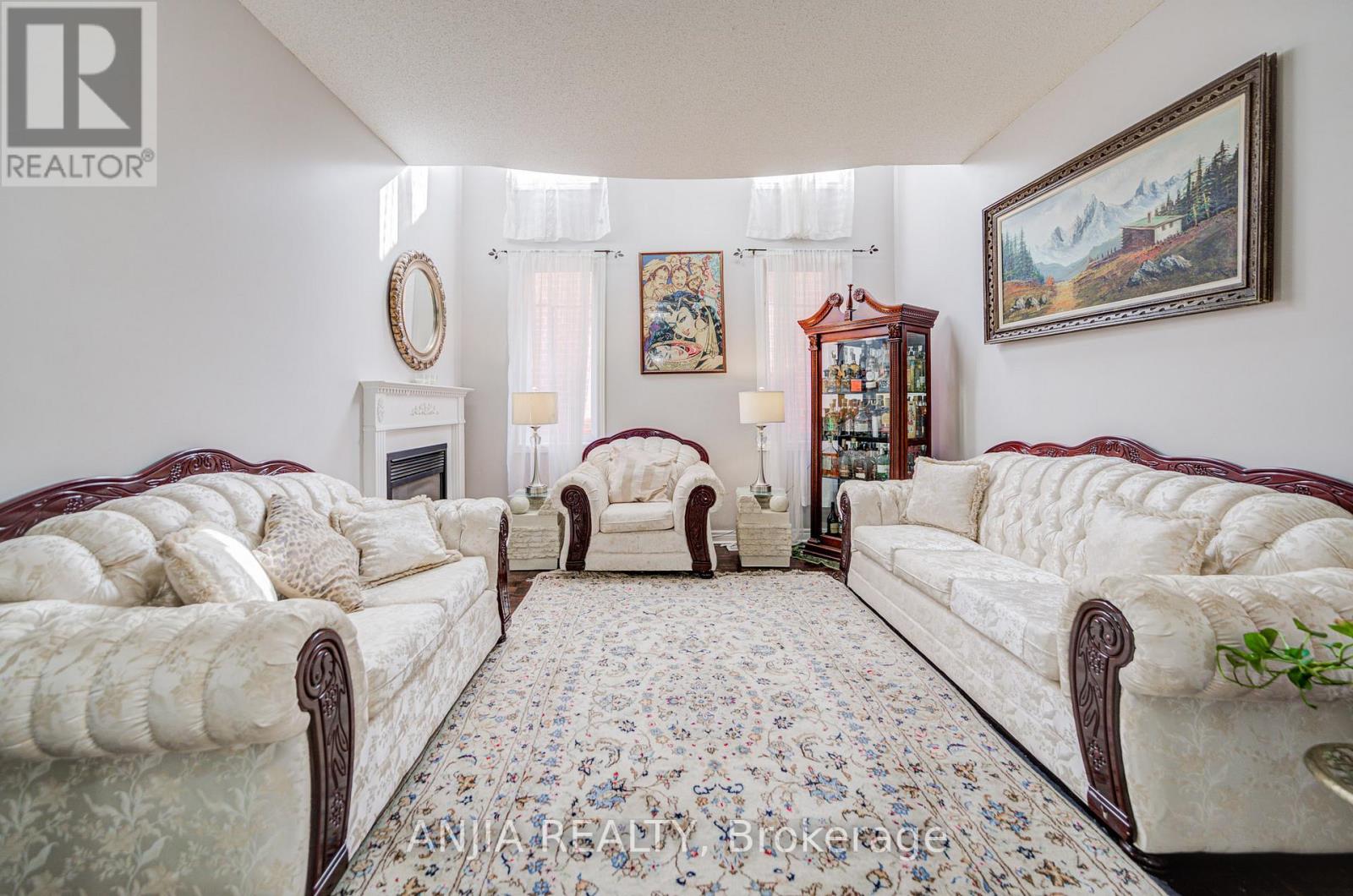 384 Highglen Avenue, Markham, Ontario  L3S 4J3 - Photo 7 - N12538450