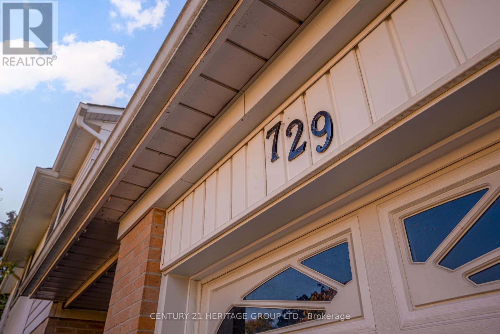 729 Beman Drive, Newmarket, Ontario  L3Y 4Z3 - Photo 2 - N12538538