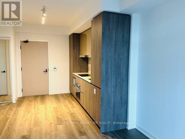 705 - 8 Interchange Way, Vaughan, Ontario  L4K 0R2 - Photo 3 - N12538554