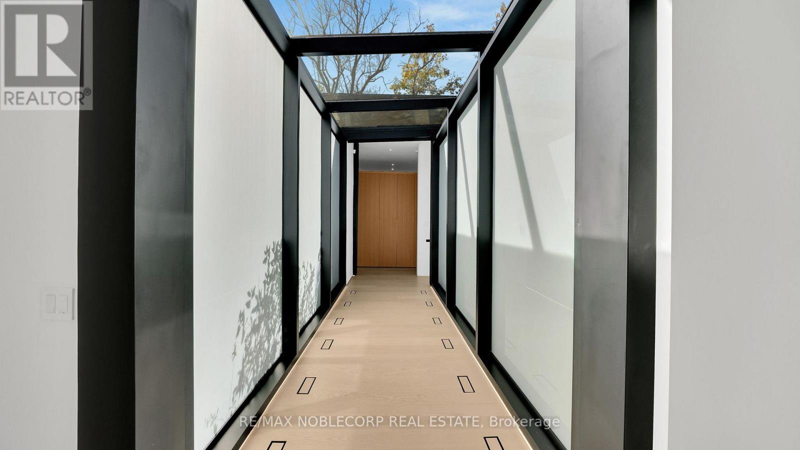 7 Waxwing Place, Toronto, Ontario  M3C 1N5 - Photo 18 - C12447062