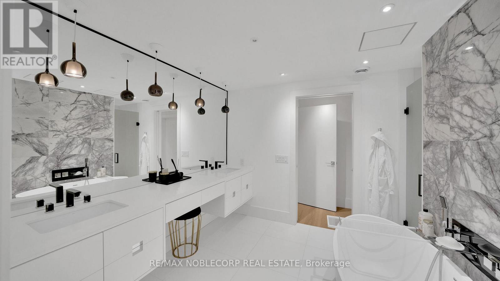 7 Waxwing Place, Toronto, Ontario  M3C 1N5 - Photo 33 - C12447062