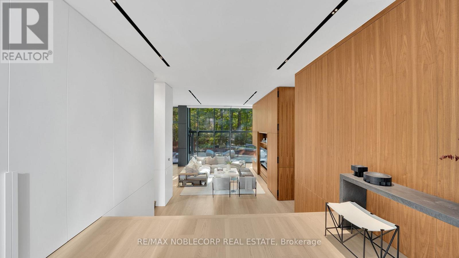 7 Waxwing Place, Toronto, Ontario  M3C 1N5 - Photo 9 - C12447062