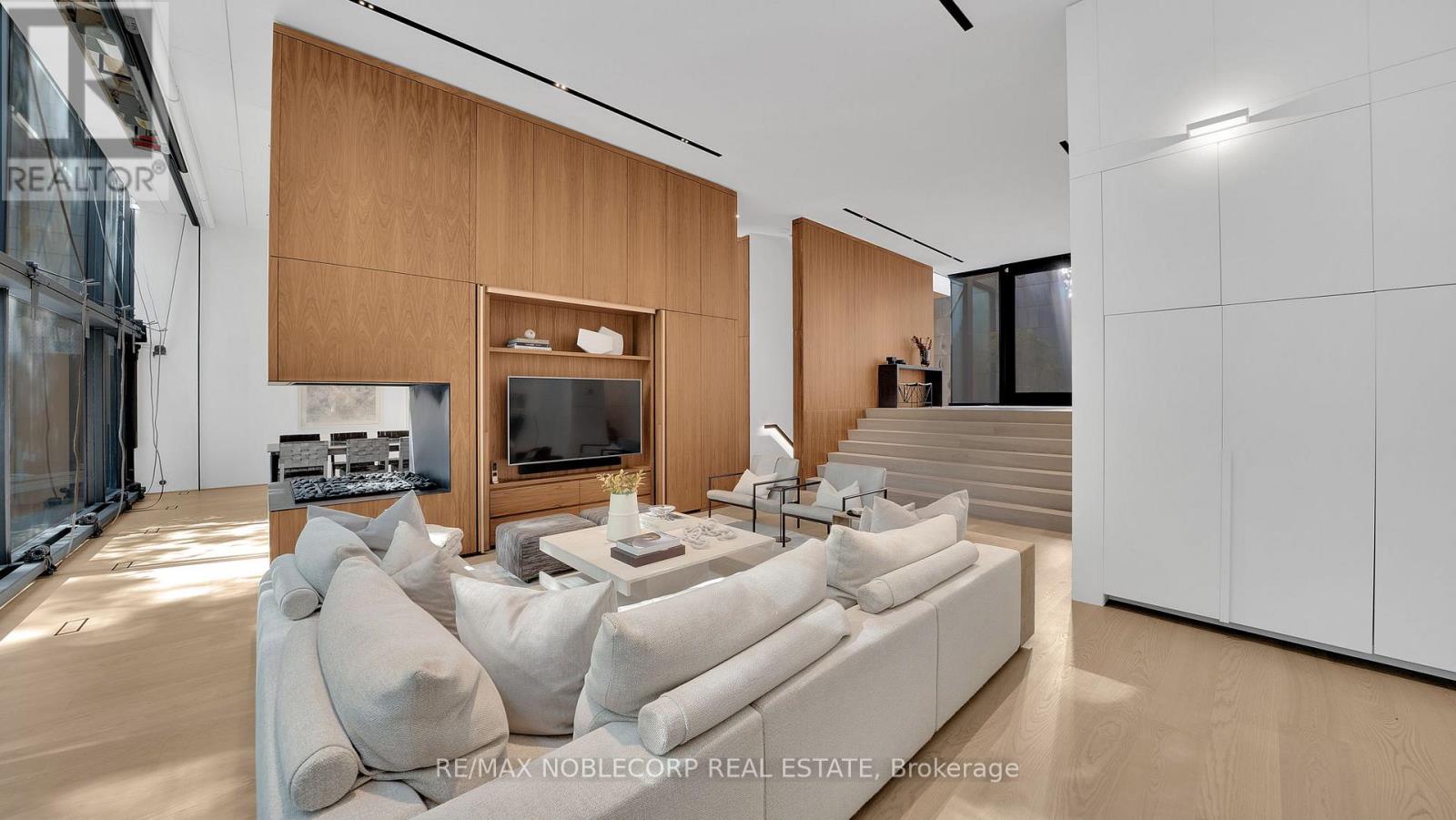 7 Waxwing Place, Toronto, Ontario  M3C 1N5 - Photo 8 - C12447062