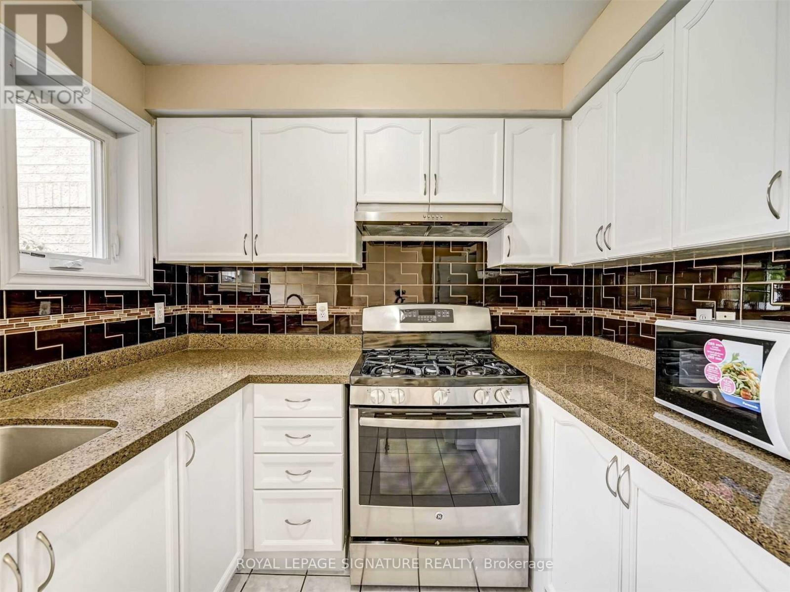 57 - 833 Scollard Court, Mississauga, Ontario  L5V 2B4 - Photo 18 - W12533754