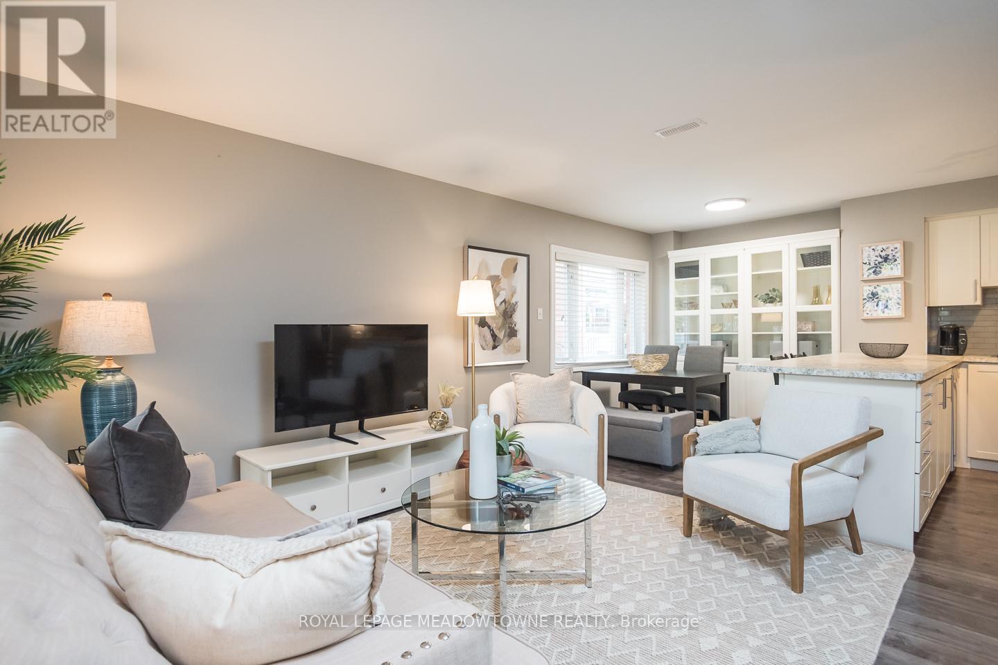 302 - 1701 Lampman Avenue, Burlington, Ontario  L7L 6R7 - Photo 4 - W12495102