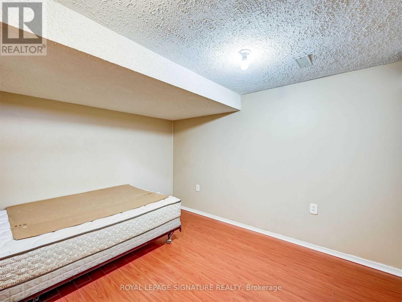 57 - 833 Scollard Court, Mississauga, Ontario  L5V 2B4 - Photo 35 - W12533754