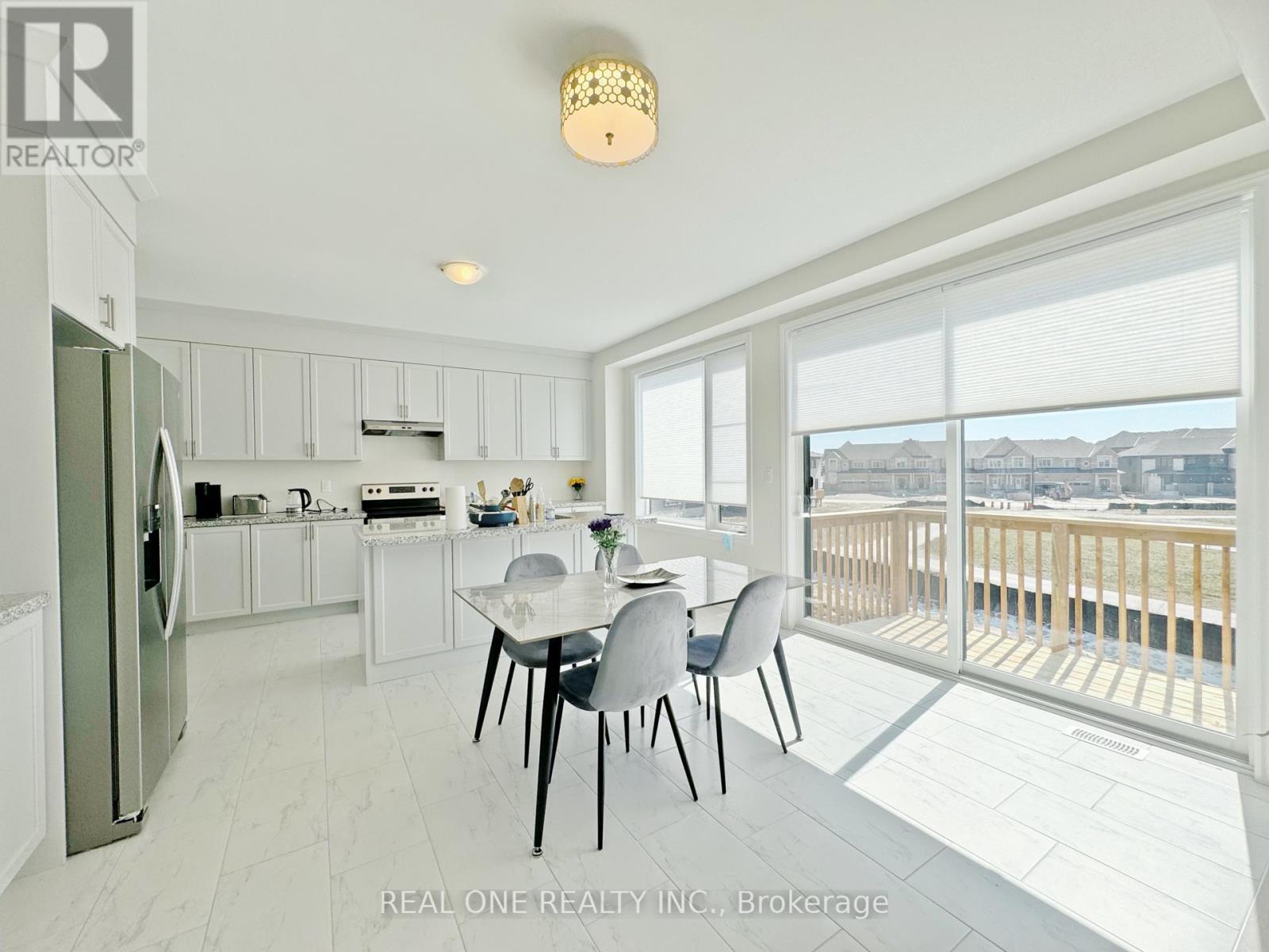 188 Rosanne Circle, Wasaga Beach, Ontario  L9Z 1J7 - Photo 2 - S12538336