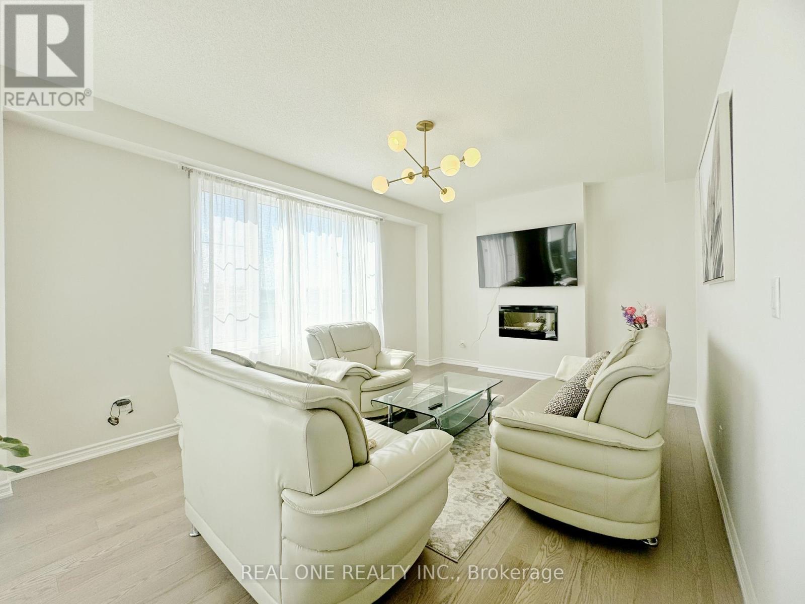 188 Rosanne Circle, Wasaga Beach, Ontario  L9Z 1J7 - Photo 5 - S12538336