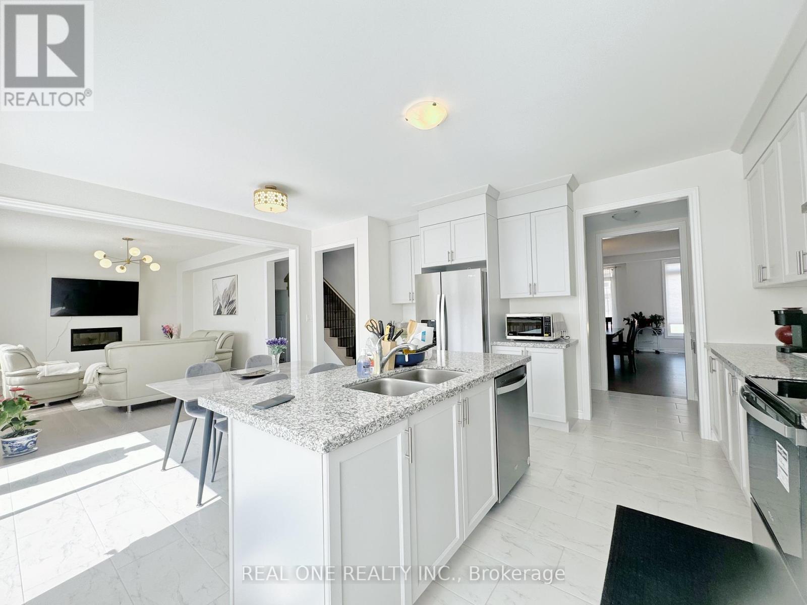 188 Rosanne Circle, Wasaga Beach, Ontario  L9Z 1J7 - Photo 7 - S12538336