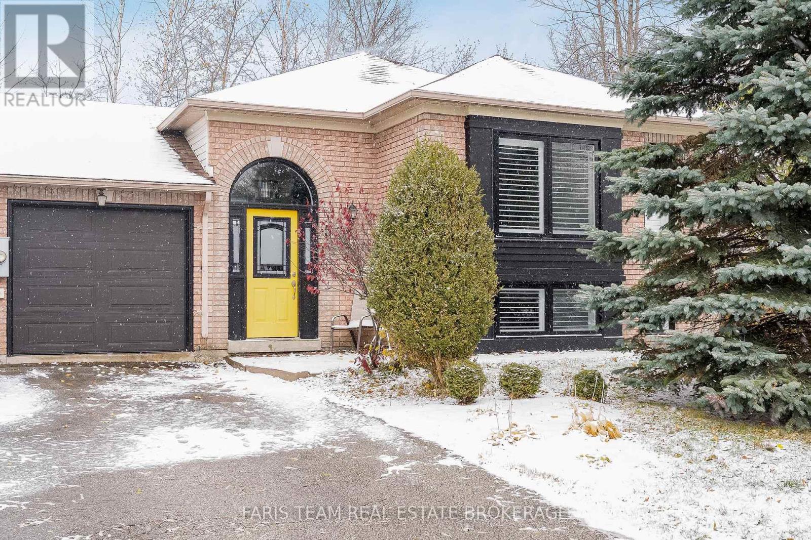 5 Harbour Crescent, Wasaga Beach, Ontario  L9Z 1G4 - Photo 2 - S12538410