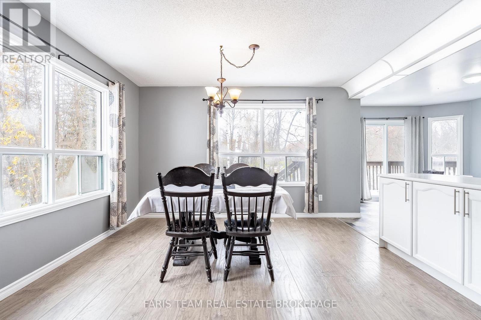 5 Harbour Crescent, Wasaga Beach, Ontario  L9Z 1G4 - Photo 8 - S12538410