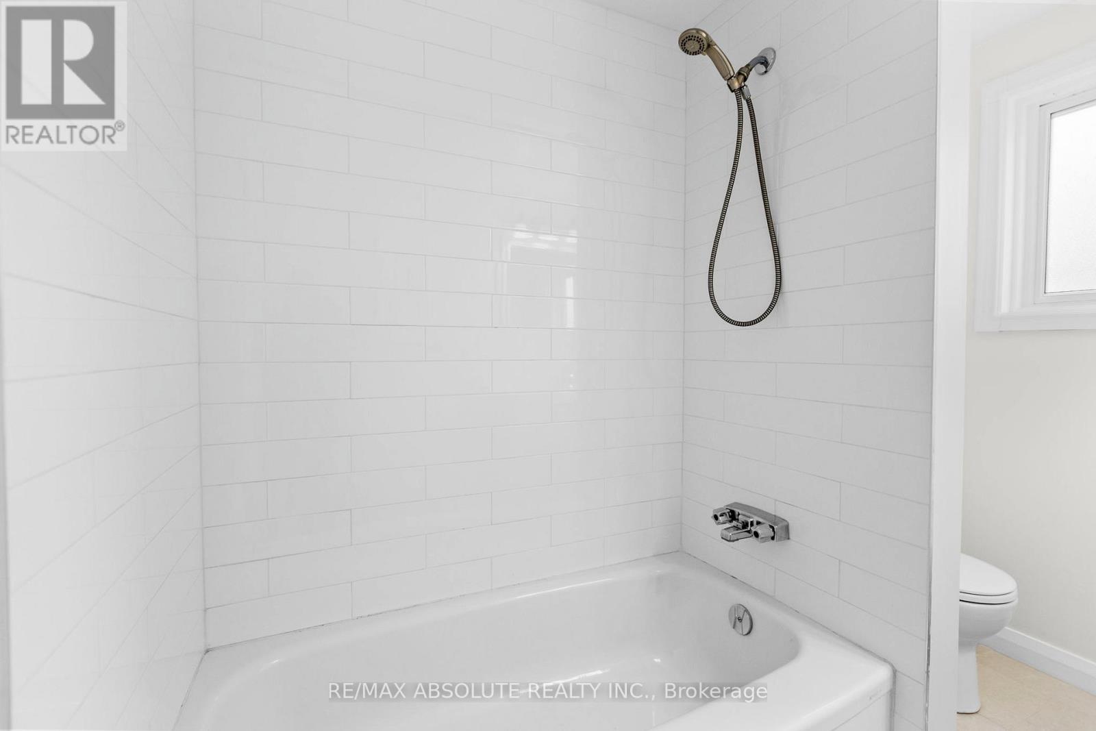 16 Melanie Crescent, Ottawa, Ontario  K2L 2E5 - Photo 18 - X12538624