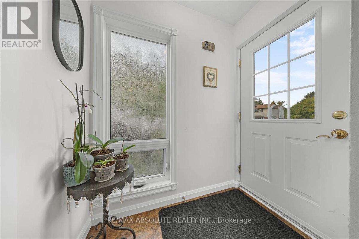 16 Melanie Crescent, Ottawa, Ontario  K2L 2E5 - Photo 5 - X12538624