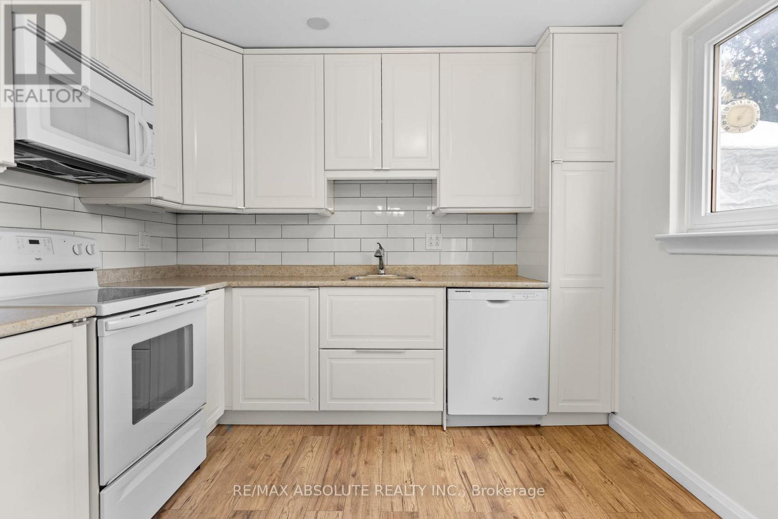 16 Melanie Crescent, Ottawa, Ontario  K2L 2E5 - Photo 8 - X12538624