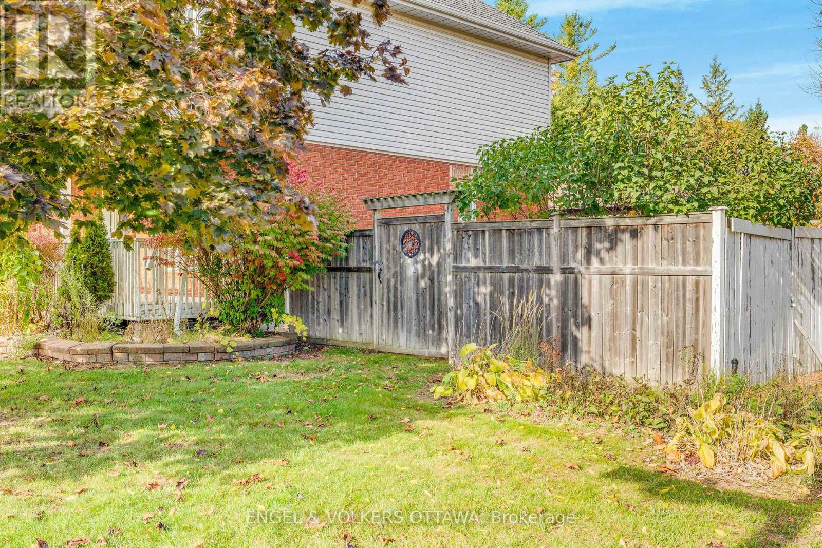 26 Carleton Cathcart Street, Ottawa, Ontario K2S 1M7 - Photo 45 - X12538638