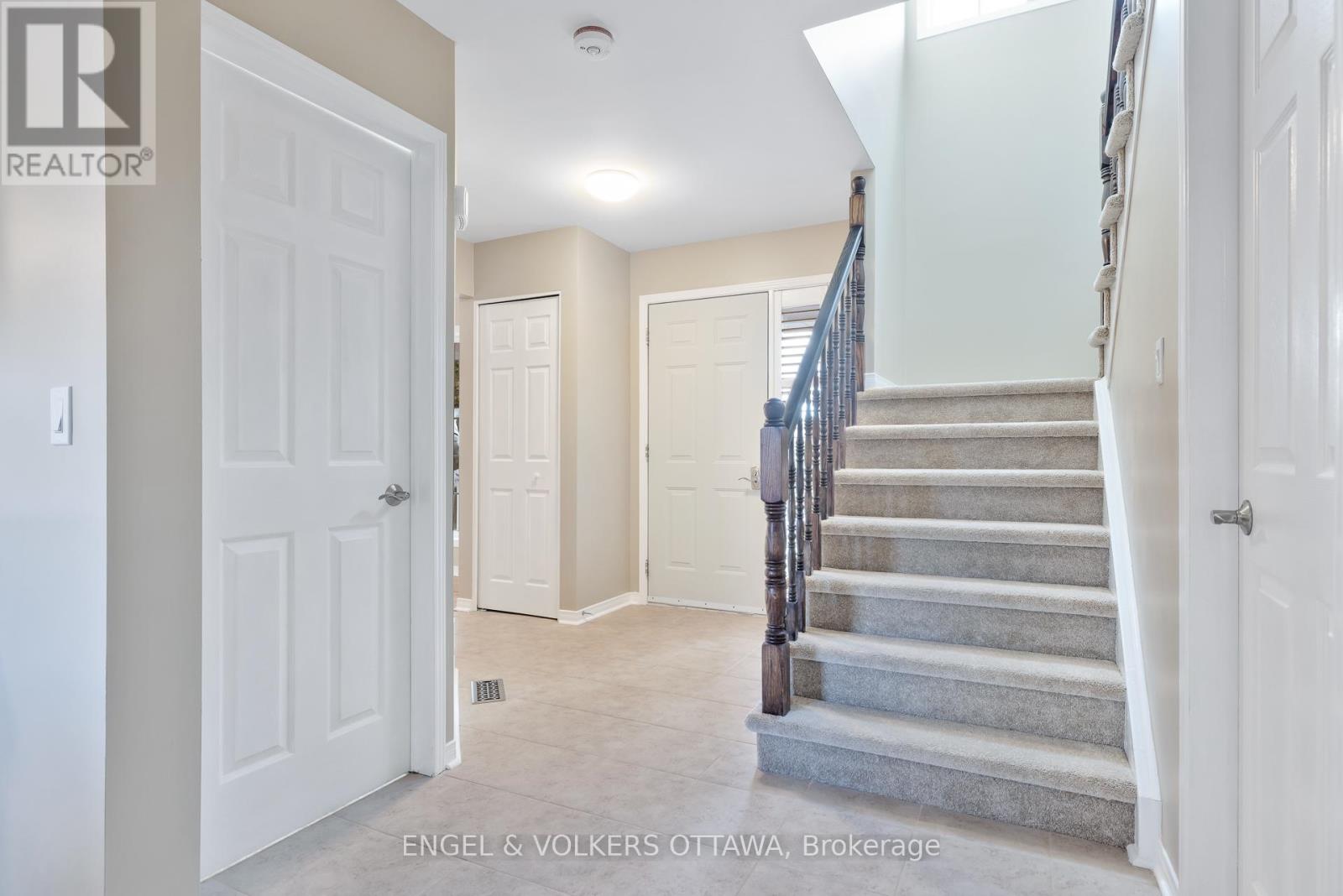 26 Carleton Cathcart Street, Ottawa, Ontario K2S 1M7 - Photo 6 - X12538638