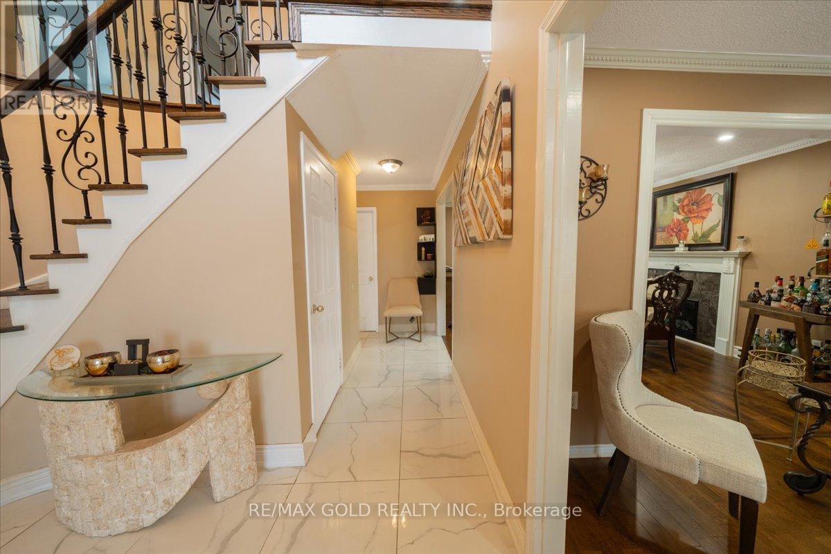 92 Jaffa Drive, Brampton, Ontario  L6S 4C6 - Photo 10 - W12538290