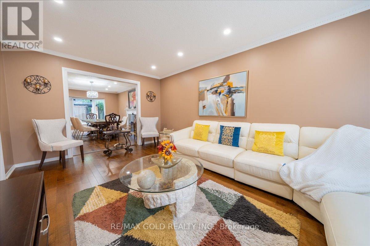 92 Jaffa Drive, Brampton, Ontario  L6S 4C6 - Photo 11 - W12538290