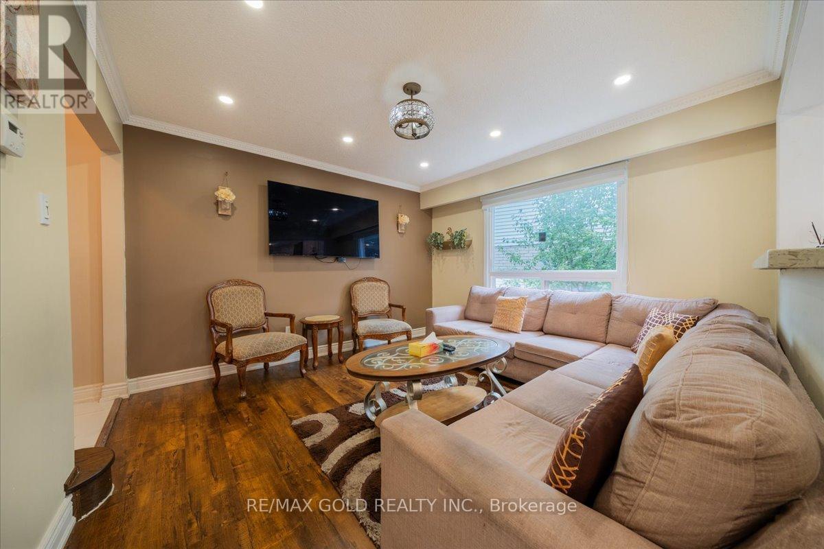 92 Jaffa Drive, Brampton, Ontario  L6S 4C6 - Photo 12 - W12538290