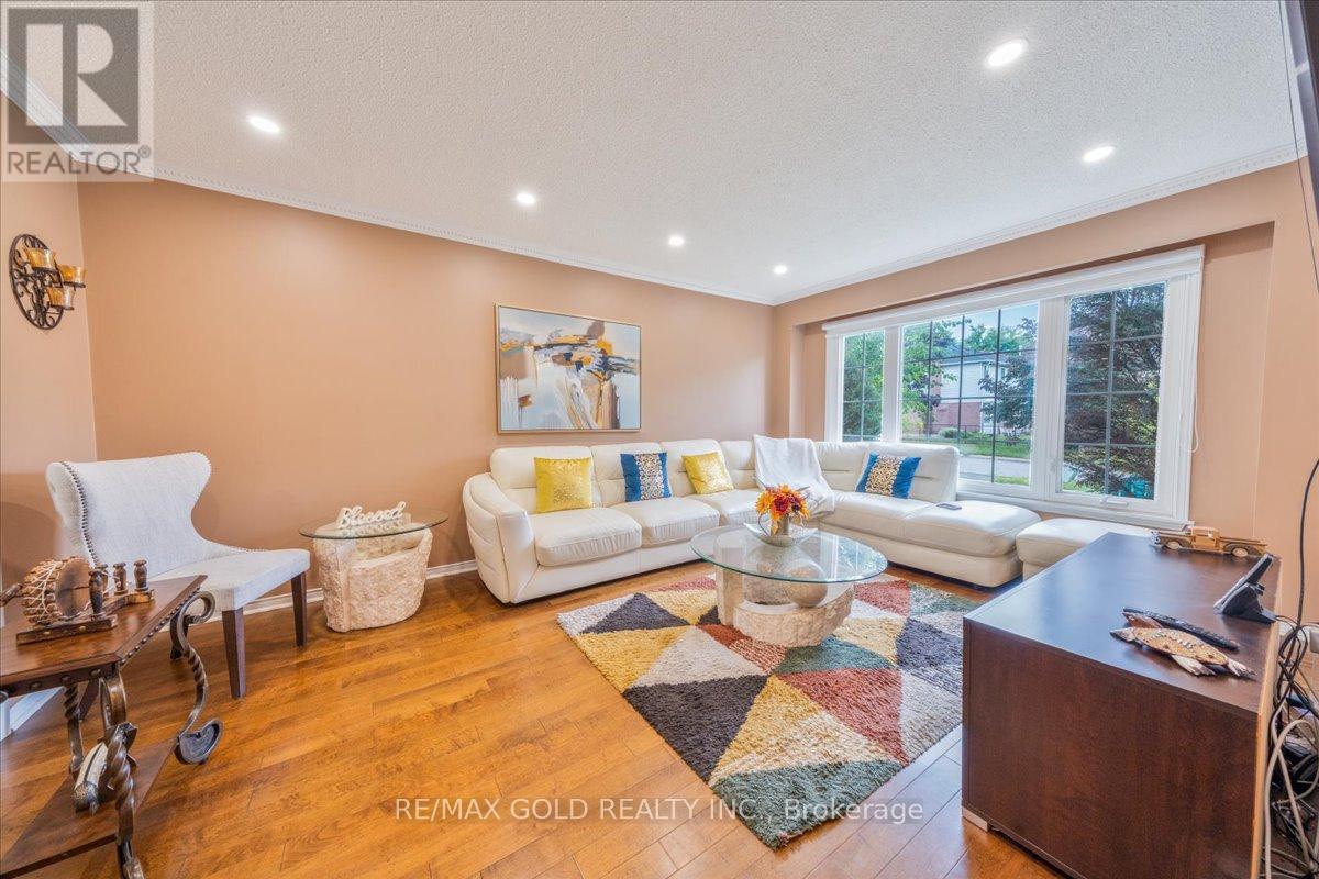 92 Jaffa Drive, Brampton, Ontario  L6S 4C6 - Photo 14 - W12538290