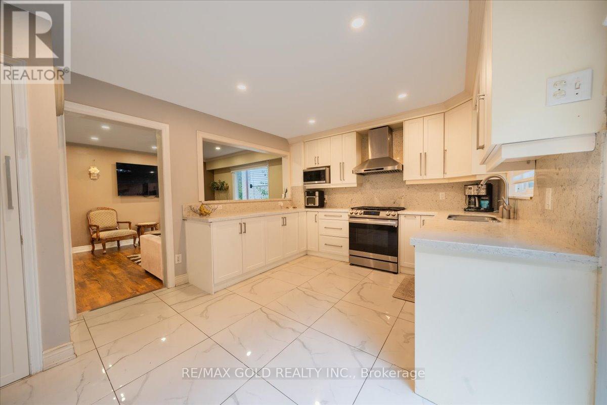 92 Jaffa Drive, Brampton, Ontario  L6S 4C6 - Photo 20 - W12538290