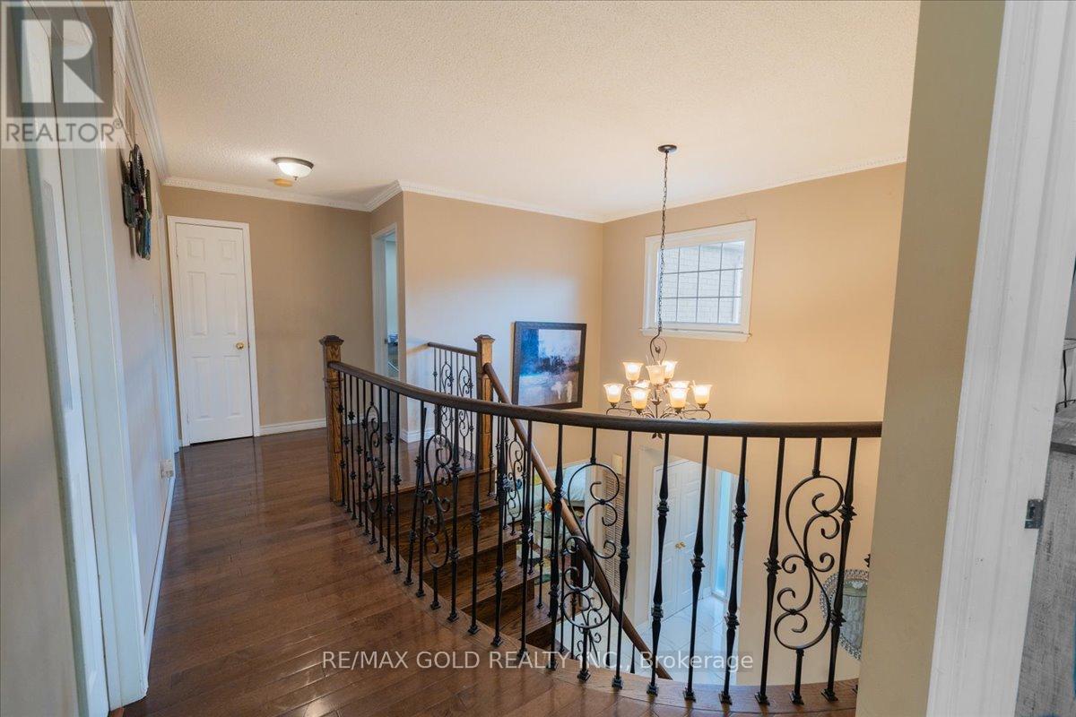 92 Jaffa Drive, Brampton, Ontario  L6S 4C6 - Photo 23 - W12538290