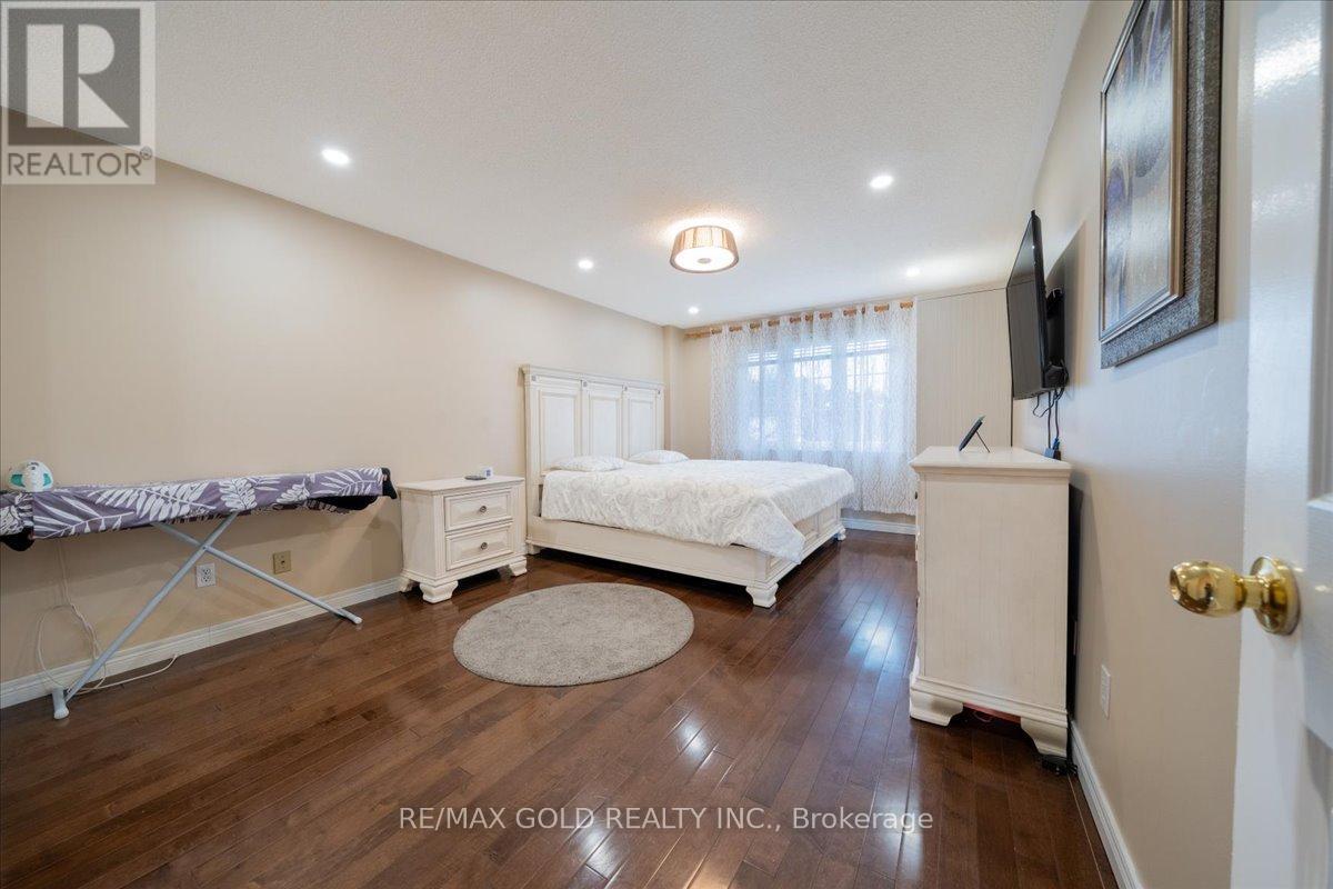 92 Jaffa Drive, Brampton, Ontario  L6S 4C6 - Photo 24 - W12538290