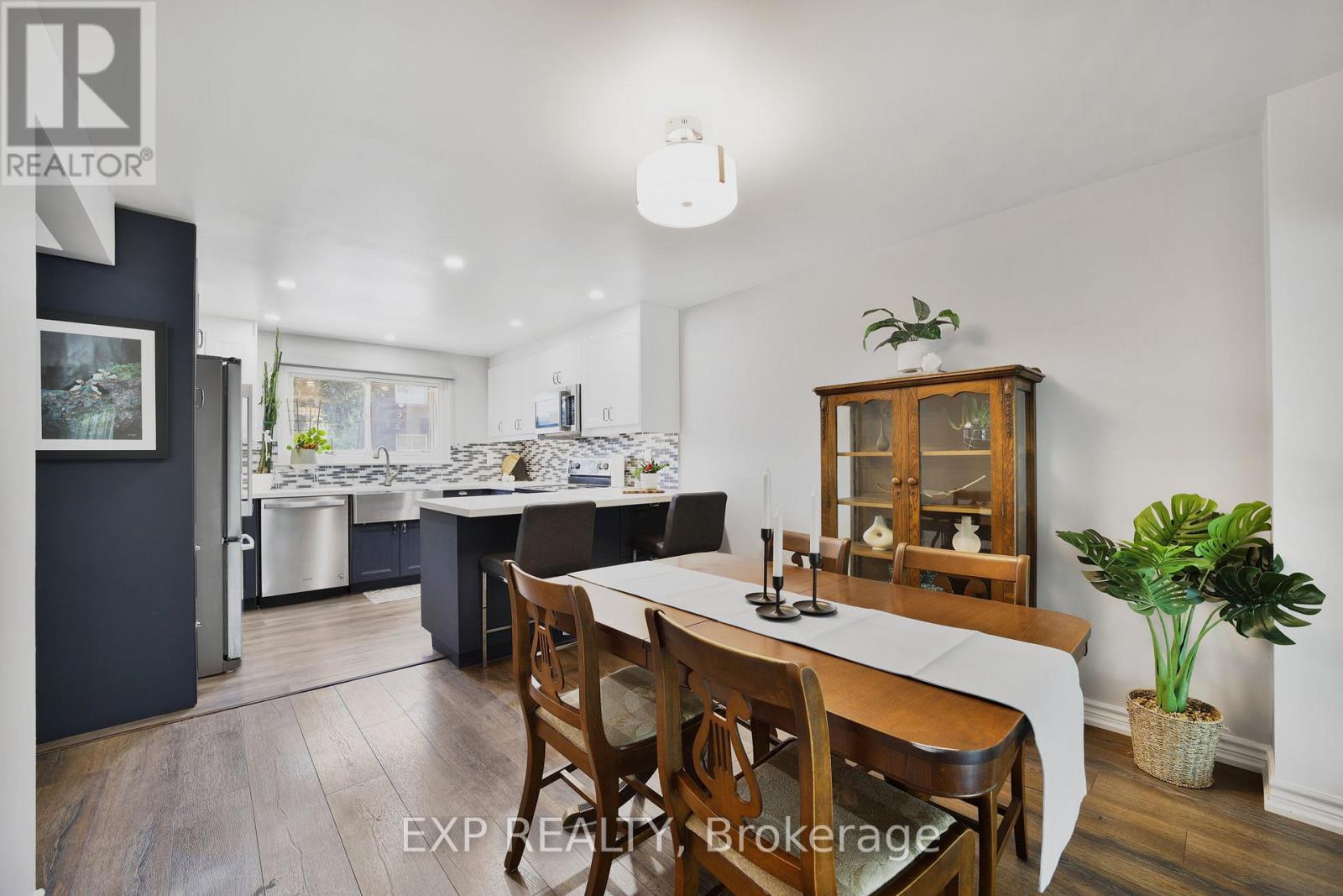 136 Darras Court, Brampton, Ontario  L6T 1W7 - Photo 11 - W12538292