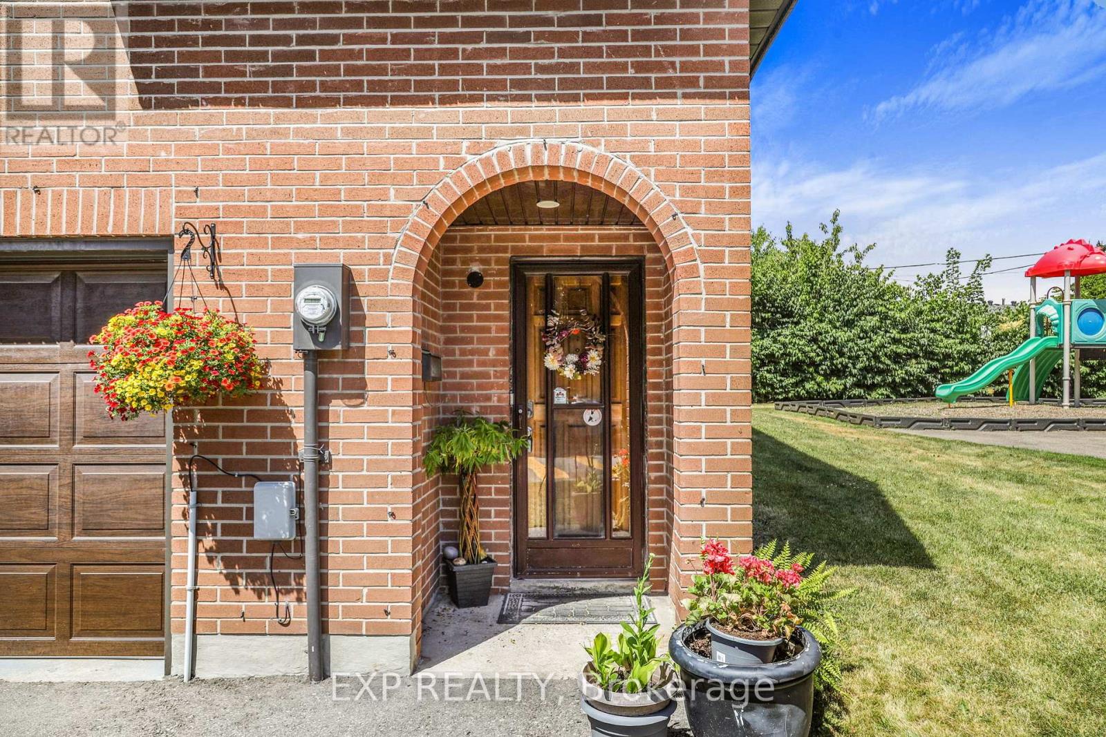 136 Darras Court, Brampton, Ontario  L6T 1W7 - Photo 37 - W12538292