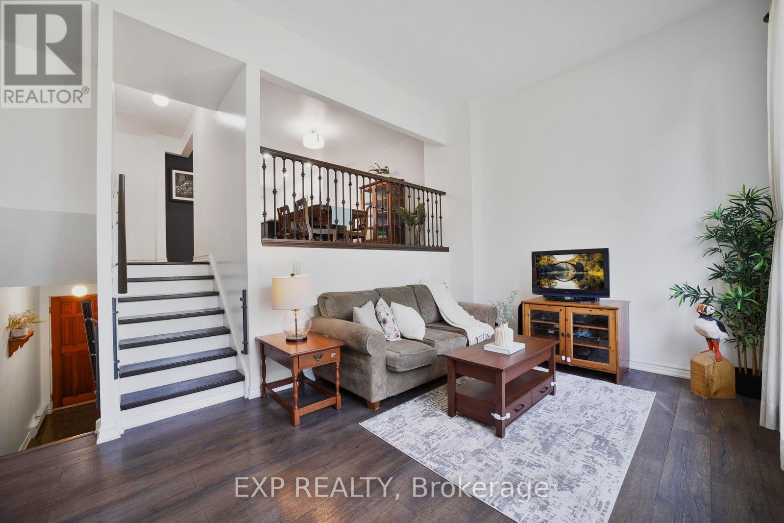 136 Darras Court, Brampton, Ontario  L6T 1W7 - Photo 5 - W12538292