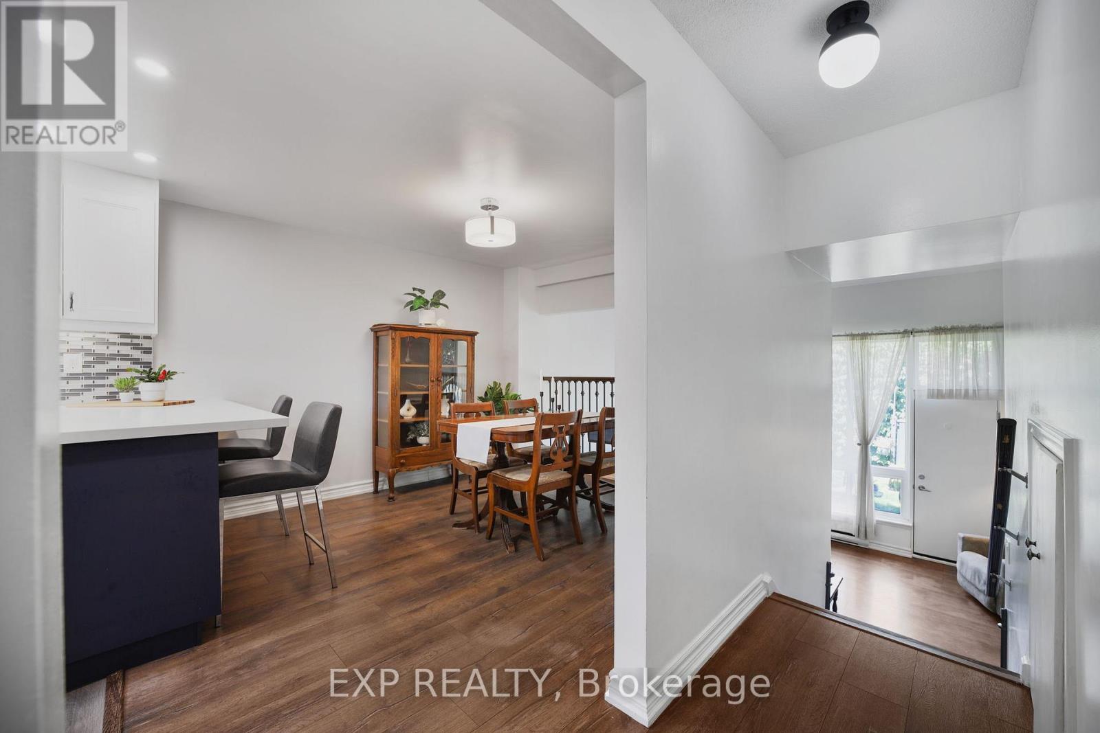 136 Darras Court, Brampton, Ontario  L6T 1W7 - Photo 8 - W12538292