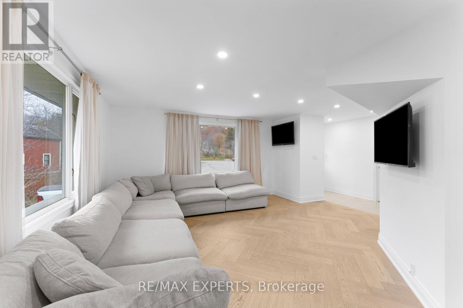 142 King Street E, Caledon, Ontario  L7E 3G2 - Photo 3 - W12538300