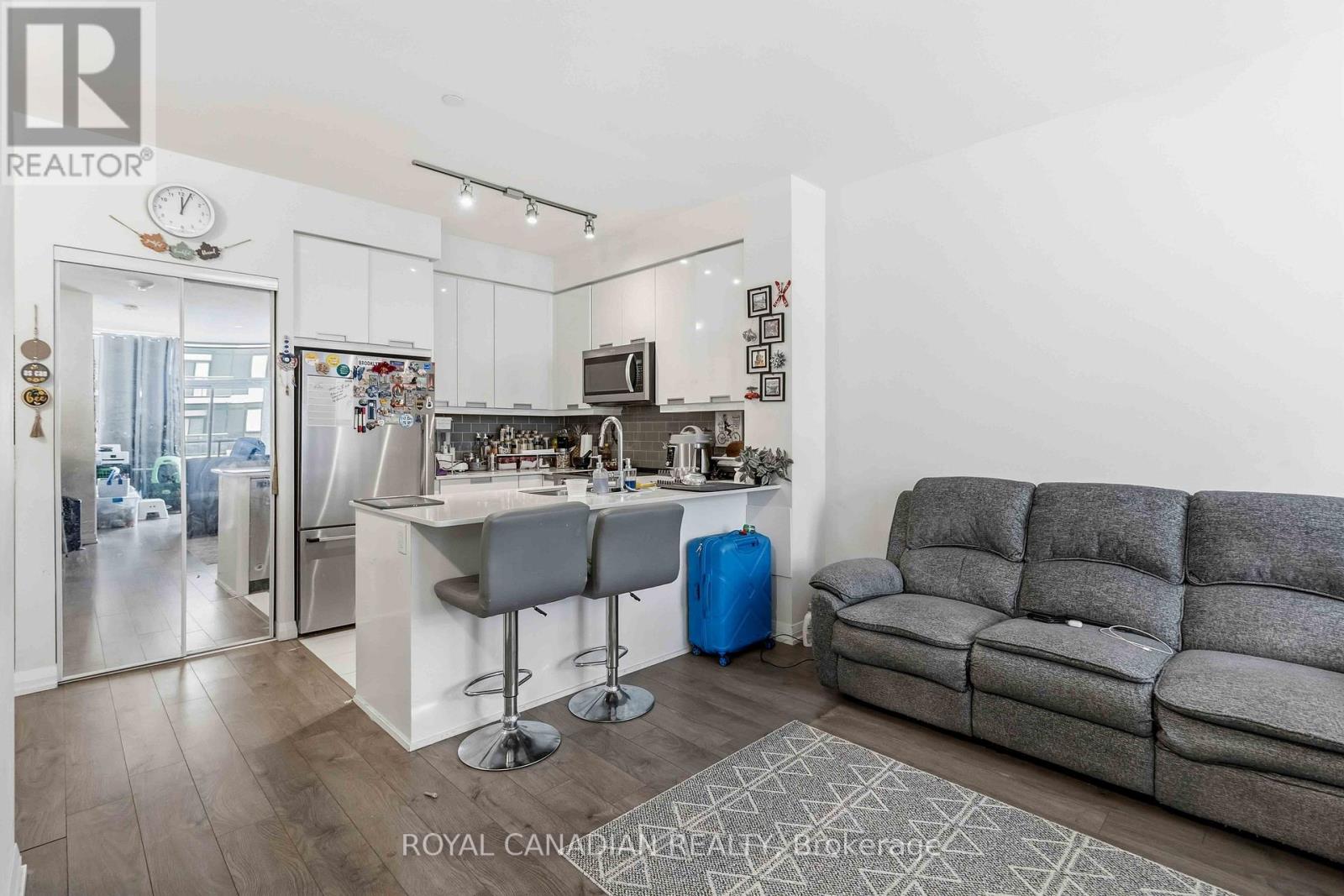 1501 - 65 Watergarden Drive, Mississauga, Ontario  L5R 0G9 - Photo 10 - W12538330